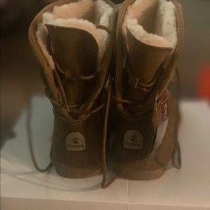 Bearpaw size 6 boots
